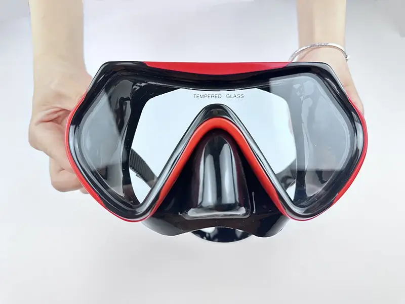 M161 Red Diving Mask Detail 2