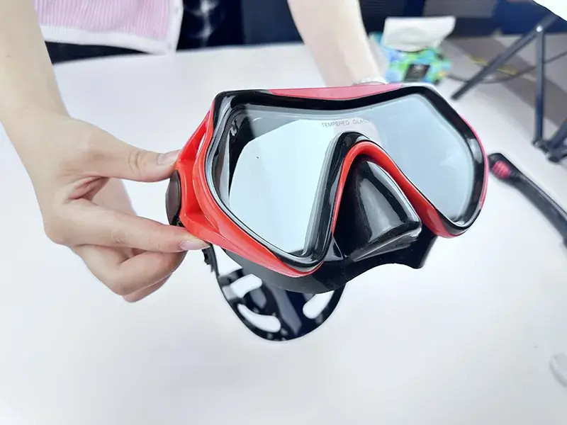 M161 Red Diving Mask Detail